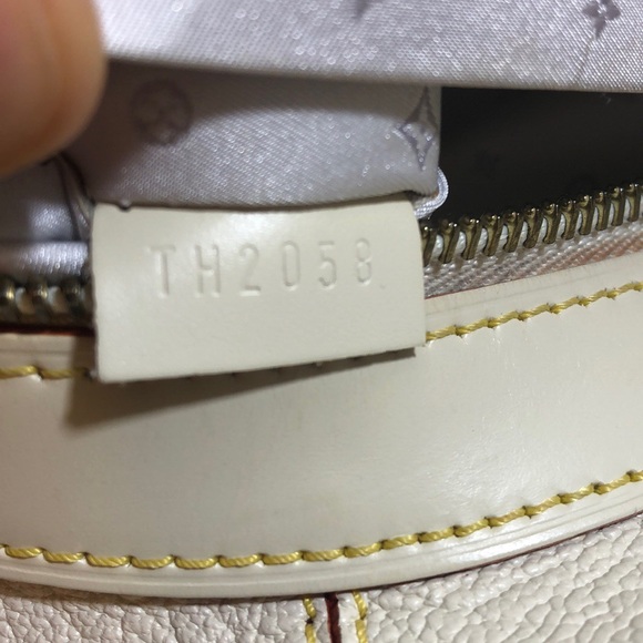 Cream/Off White Suhali Leather Le Radieux Bag - Picture 6 of 9